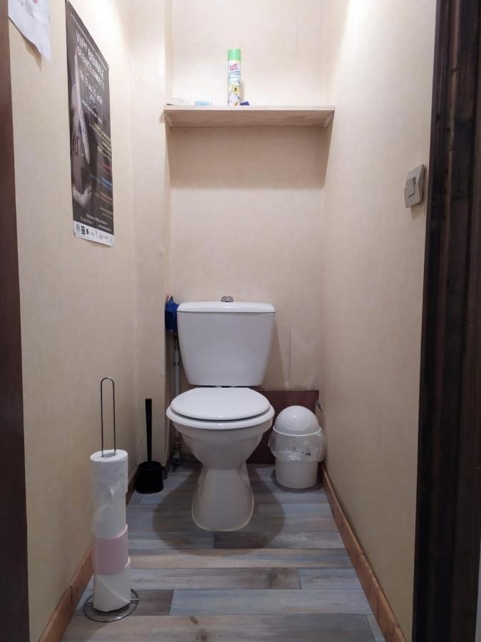Chardon Bleu Appartement Chambre Cuisine Coin A Manger Sanitaires Salle D'Eau Barcelonnette Exterior foto