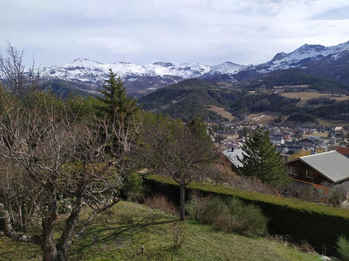 Chardon Bleu Appartement Chambre Cuisine Coin A Manger Sanitaires Salle D'Eau Barcelonnette Exterior foto