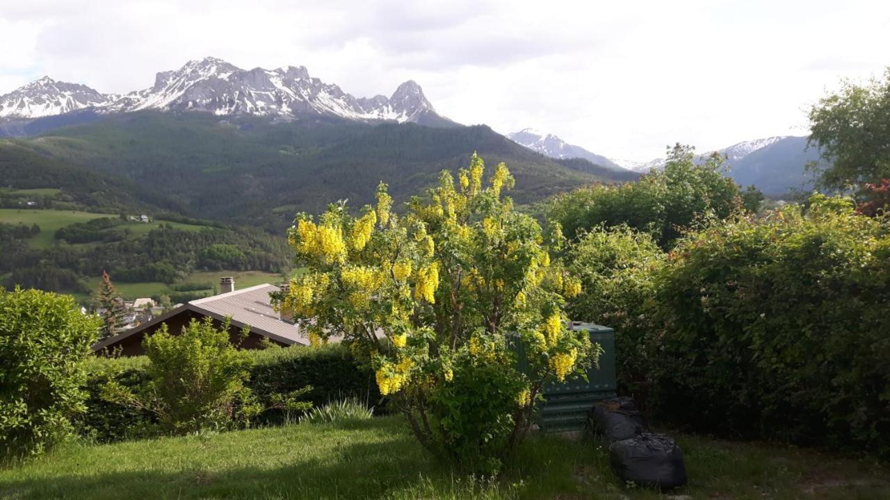 Chardon Bleu Appartement Chambre Cuisine Coin A Manger Sanitaires Salle D'Eau Barcelonnette Exterior foto